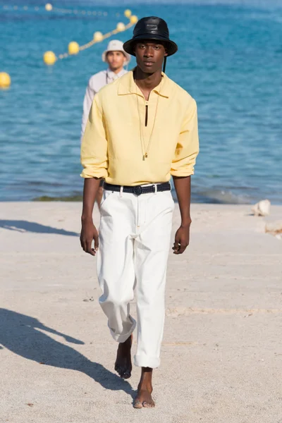 Look 4